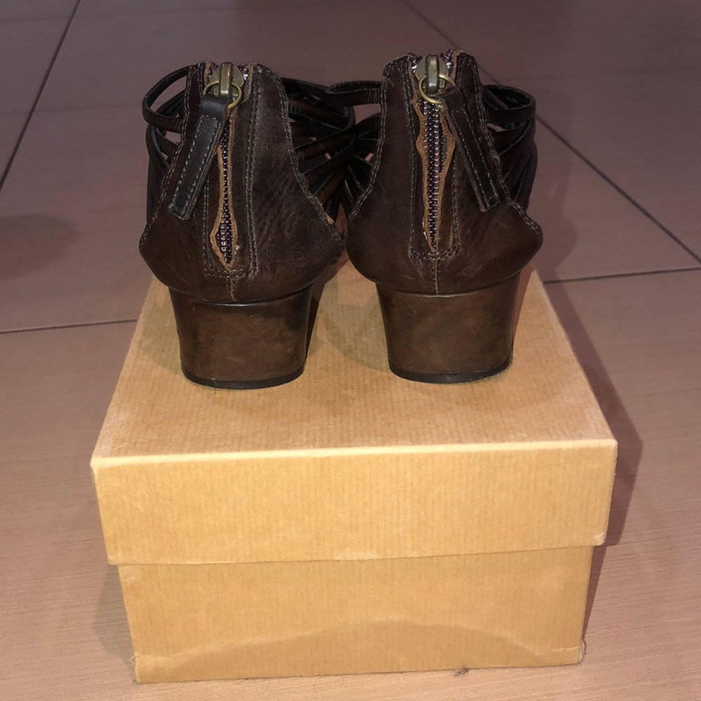 Tapeet Vicini Womens Sandals - Picture 3 of 4